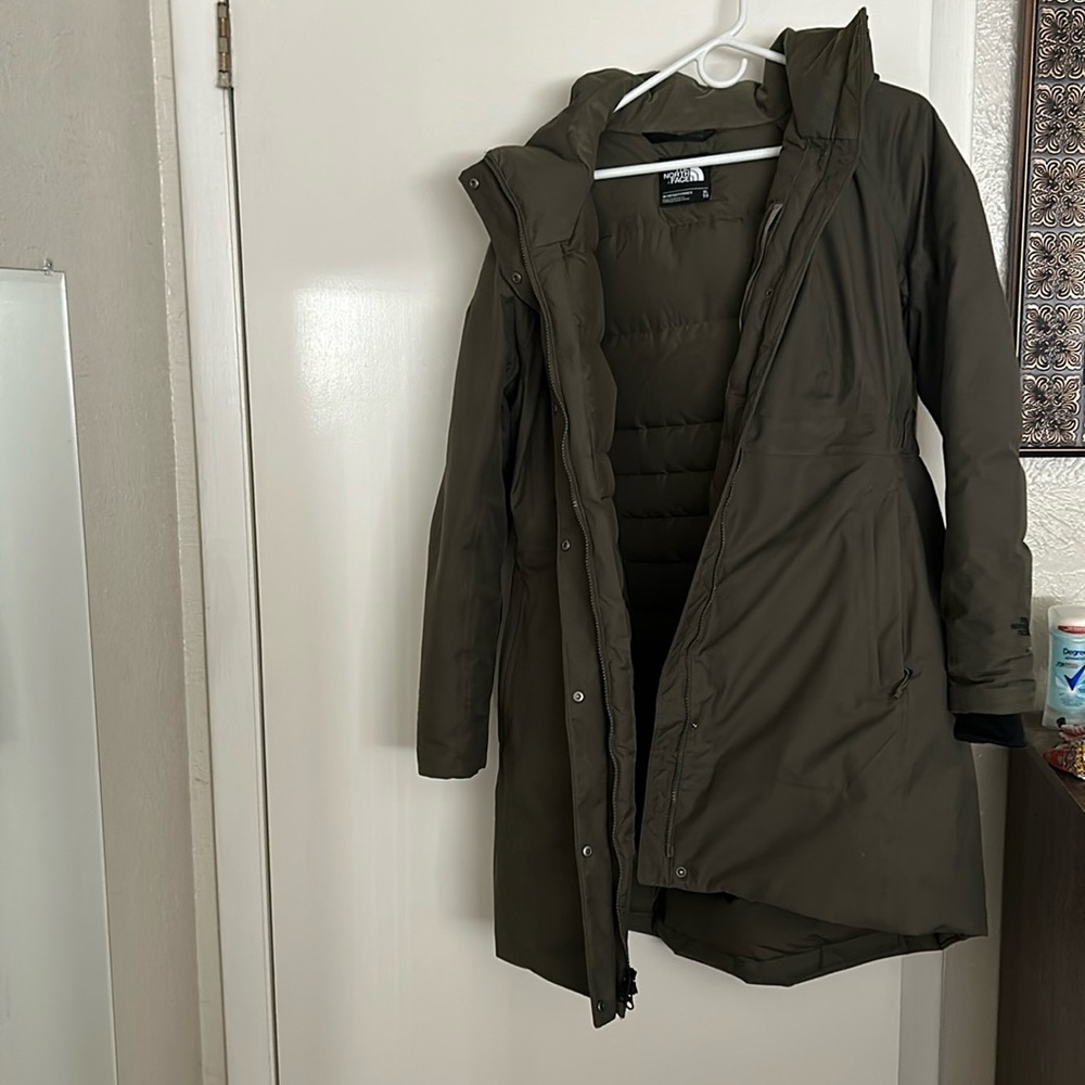 North Face Parka. Women’s XL. Olive. Faux fur lined hood.